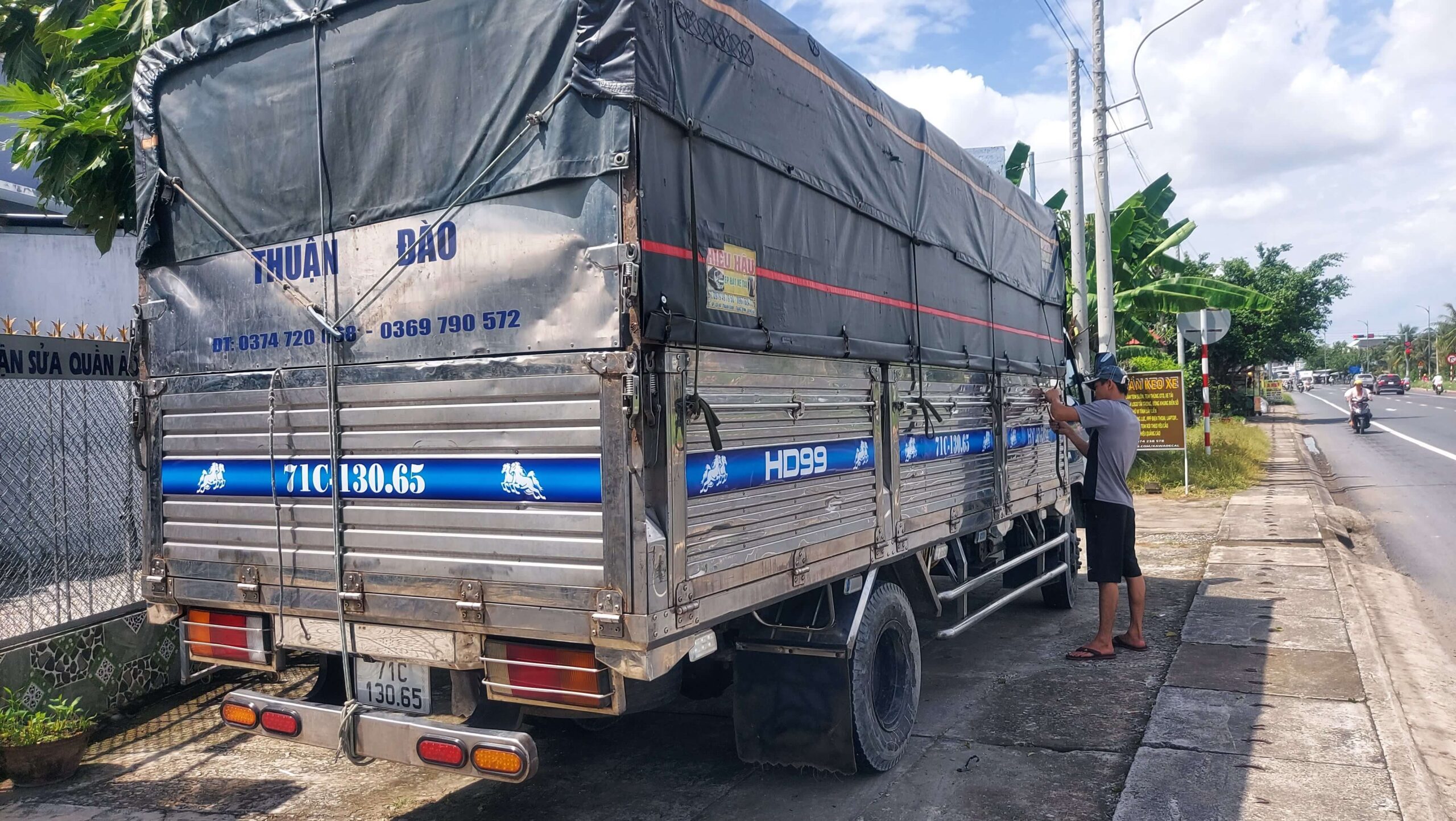 tem dan thung xe tai