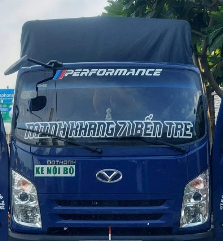 Dán Film Chống Chói Màu Xanh Biển Kính Trước Xe Tải Đô Thành IZ65