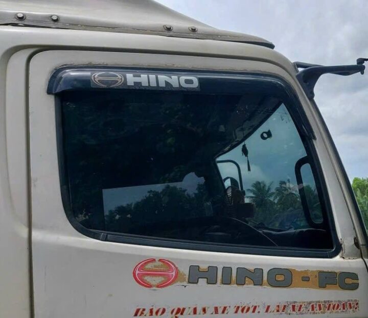 Dán film cách nhiệt 2 cửa Hino 500 FC giảm nóng