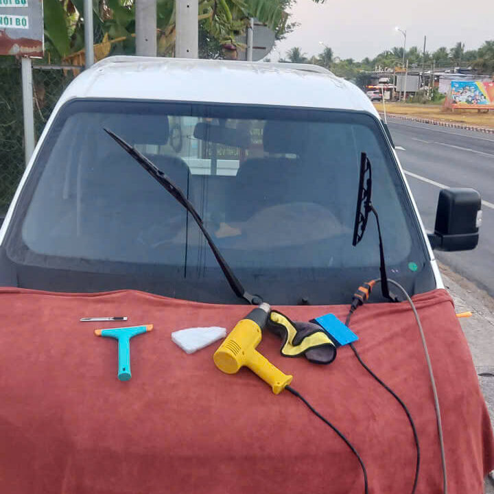 Film cách nhiệt kính lái Towner – giảm nóng cabin