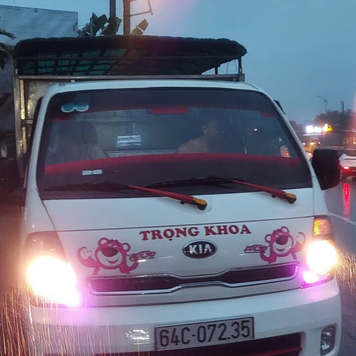 Dán Film Chống Chói Màu Đỏ Kính Trước Xe Tải KIA 1 Tấn