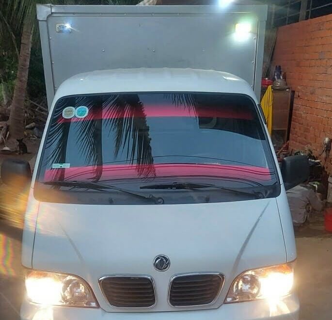 film chống chói kính lái xe tải nhỏ cabin vuông tại Kawa Decal